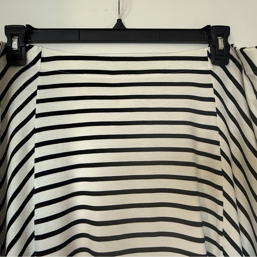 Chico's Black and White Striped Maxi Skirt Size 3 NWOT Flattering - Picture 3 of 7
